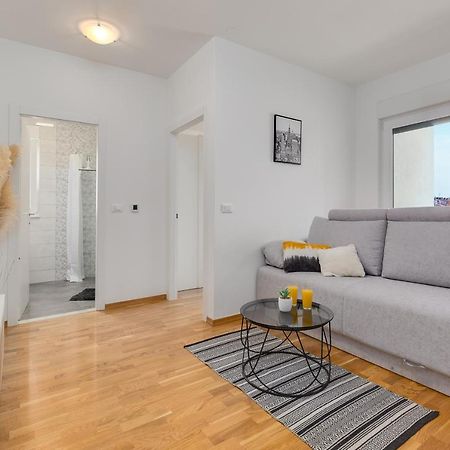 Apartment Roni + Besplatan Parking Задар Экстерьер фото