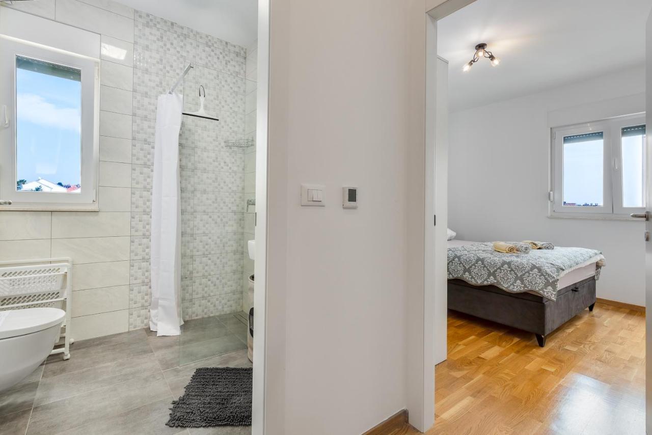 Apartment Roni + Besplatan Parking Задар Экстерьер фото