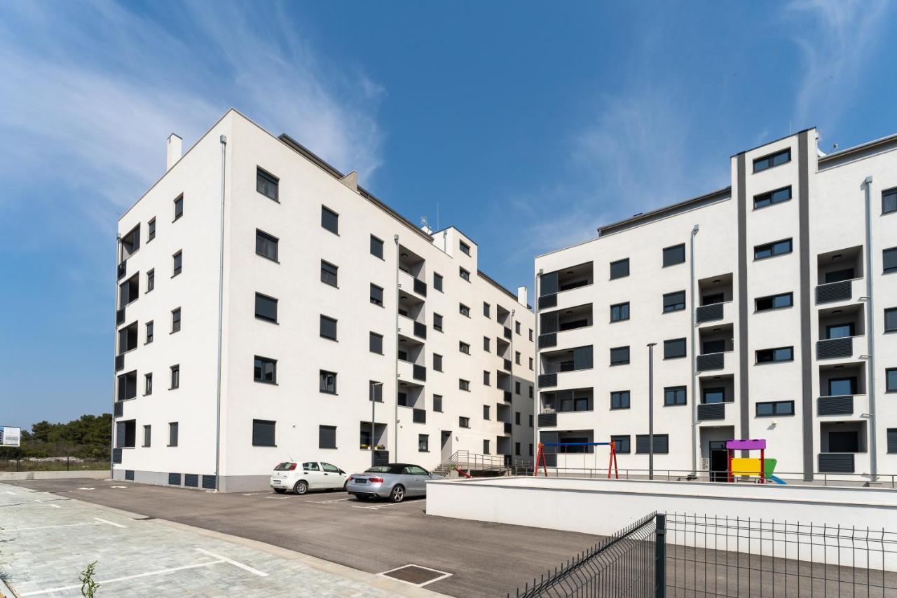 Apartment Roni + Besplatan Parking Задар Экстерьер фото