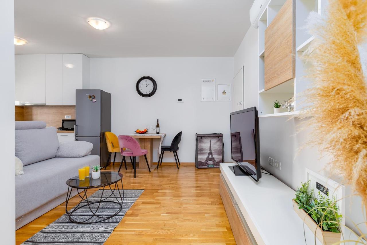 Apartment Roni + Besplatan Parking Задар Экстерьер фото